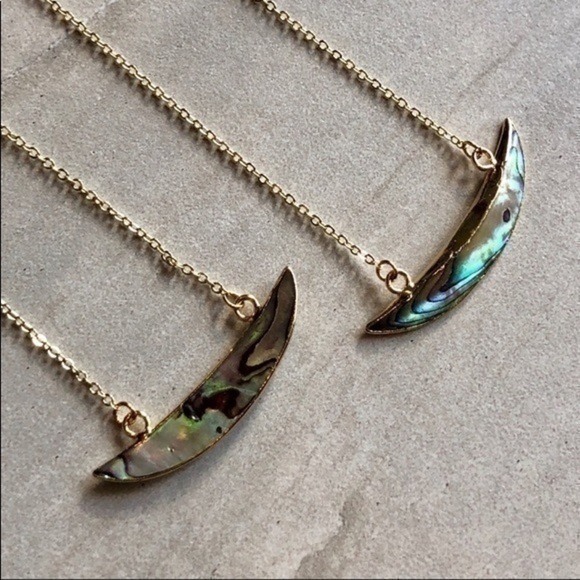 🌟Abalone Shell Crescent 14K Gold Plated Necklace - Picture 4 of 7
